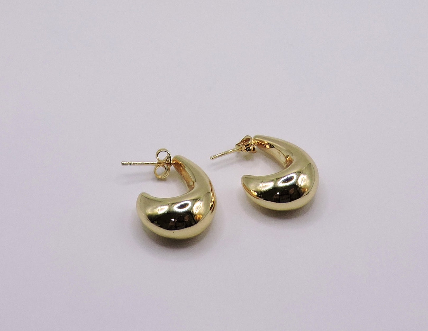 Earring J-shaped Tear Gold Filled