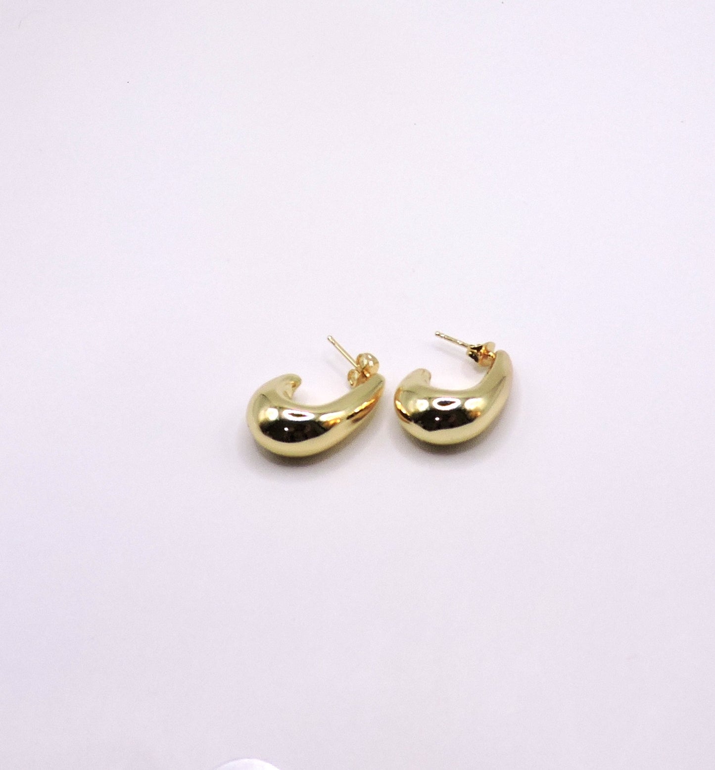 Earring J-shaped Tear Gold Filled