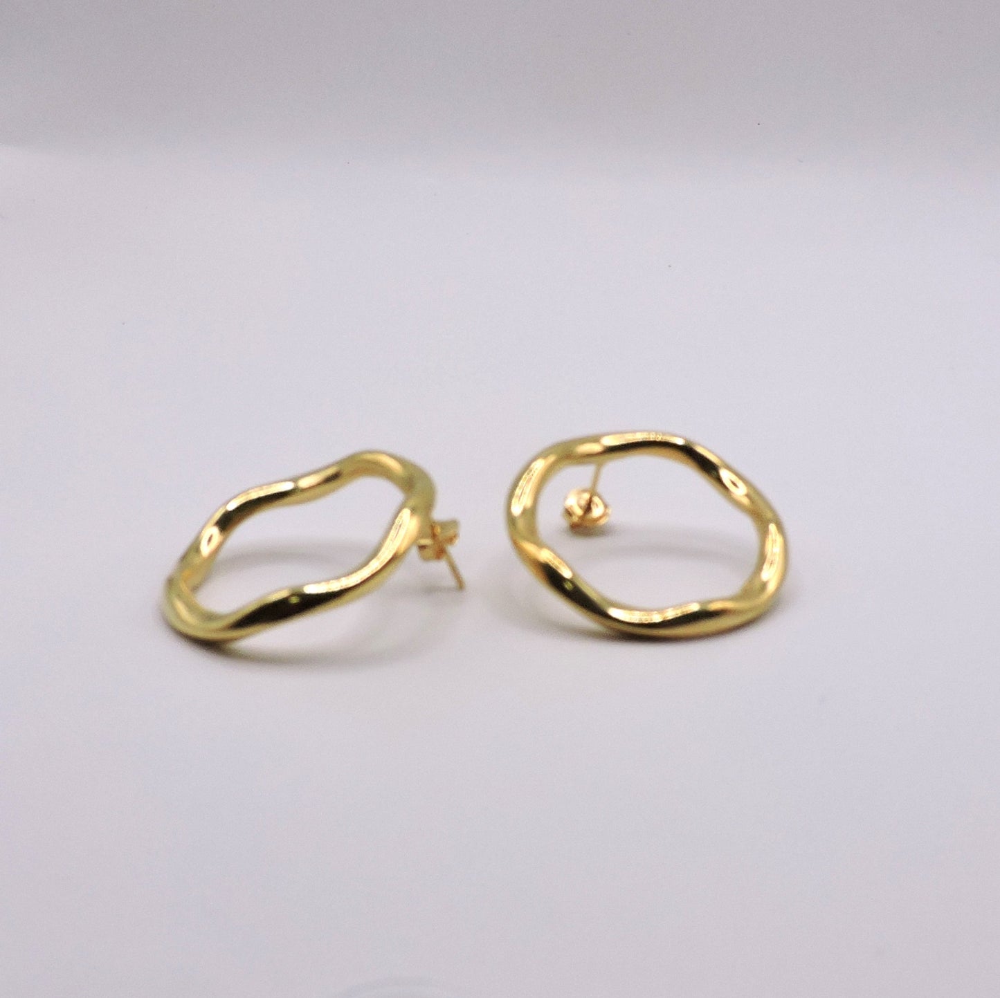 Gold-filled hollow circle earring