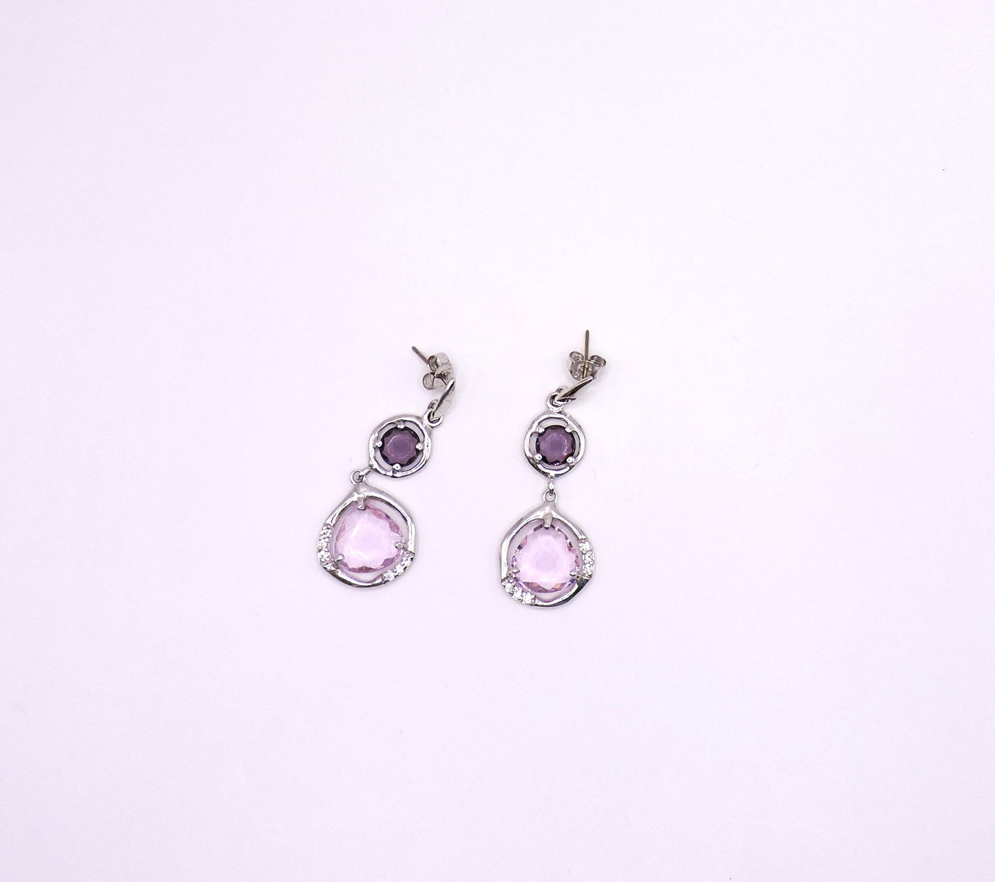 Silver earring with pink semiprecious stone and zircons.