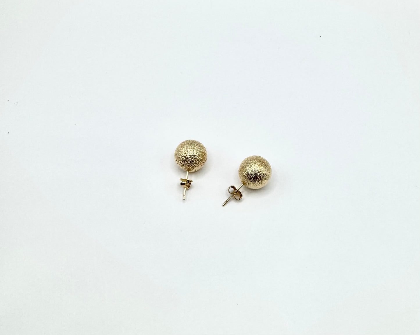 Wrinkled ball Studs earrings Gold filled