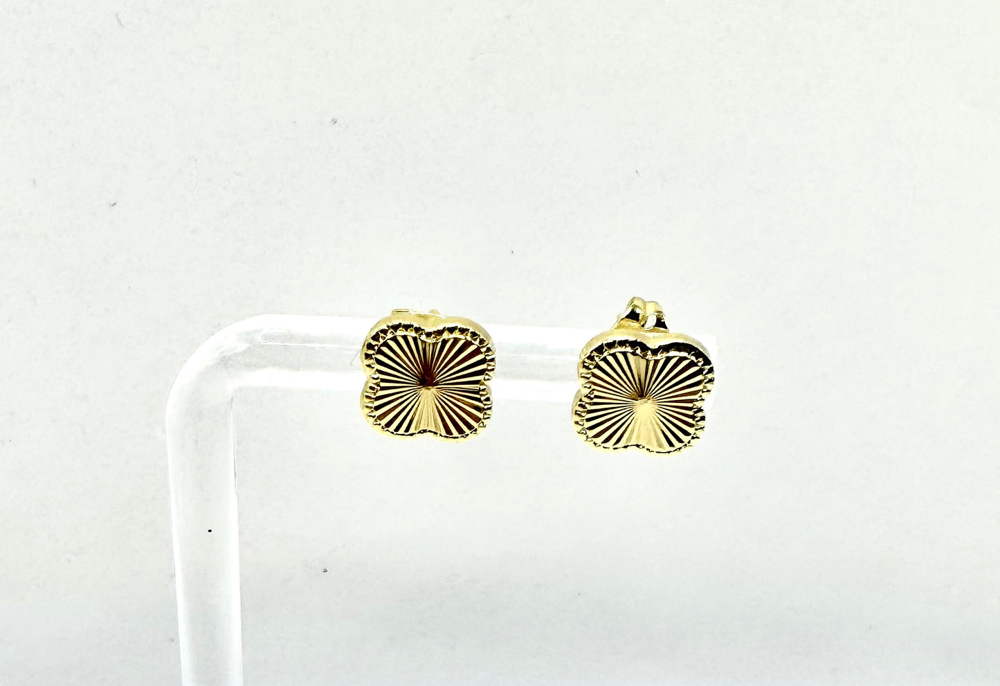 Mini clover earring in gold-filled