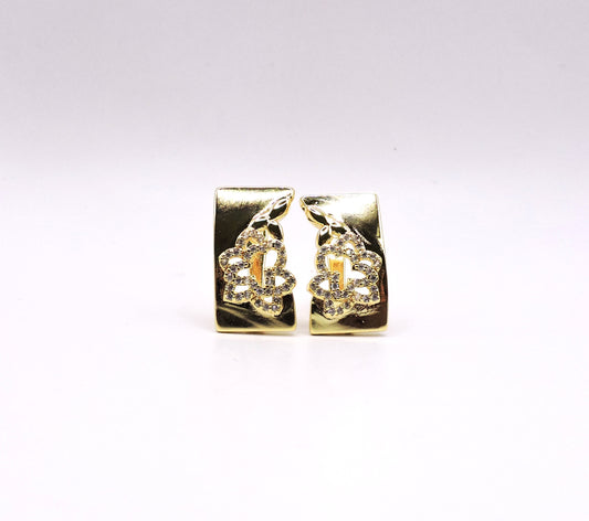 Rectangular earring with Micopave forming a flower, in Goldfilled