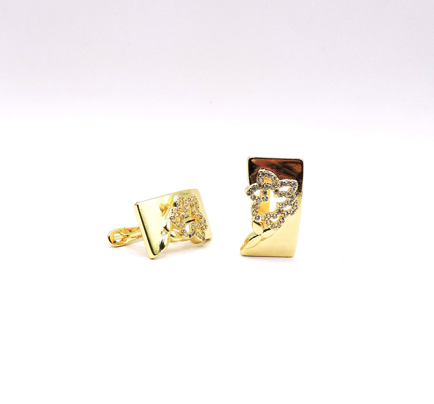 Rectangular earring with Micopave forming a flower, in Goldfilled