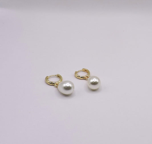 Oval Pearl Earring in Goldfilled