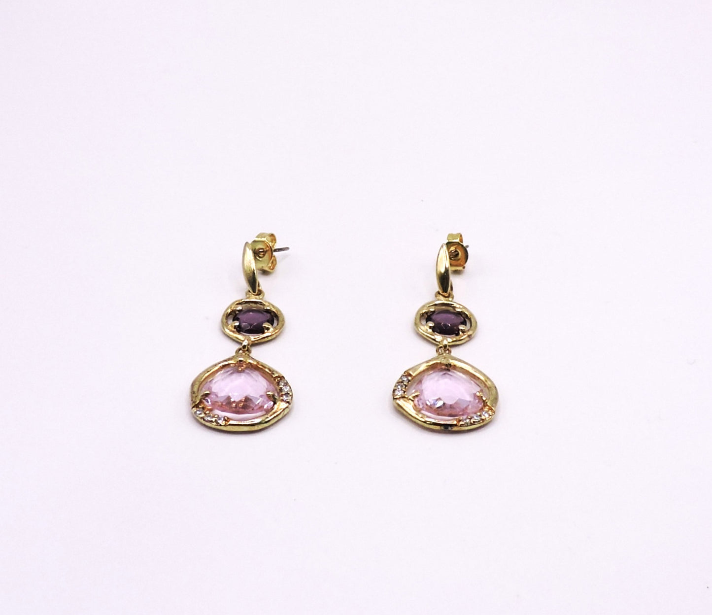 Gold-plated silver earring with pink semiprecious stone and zircons.