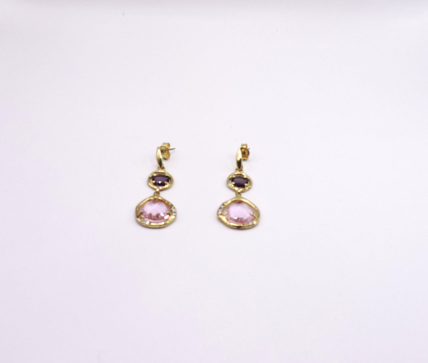 Gold-plated silver earring with pink semiprecious stone and zircons.