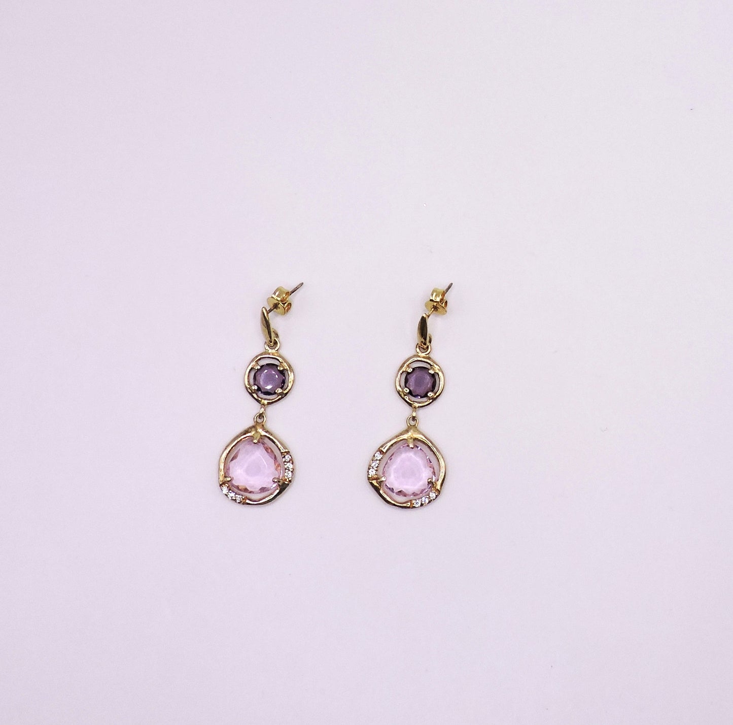Gold-plated silver earring with pink semiprecious stone and zircons.