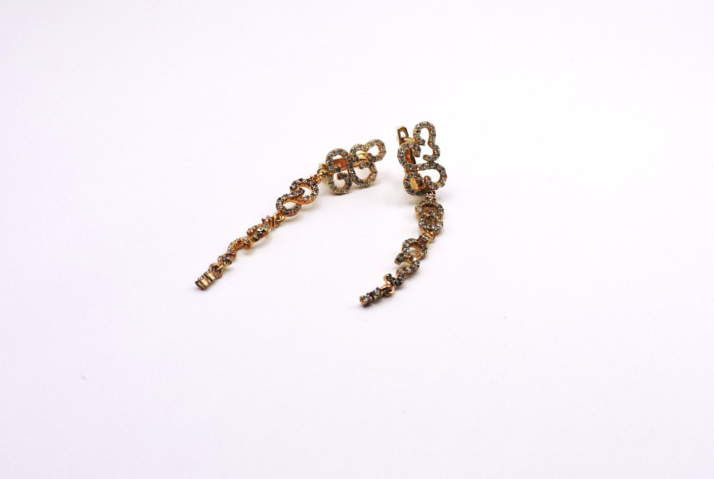 Gold-plated silver earring with designs and zircons