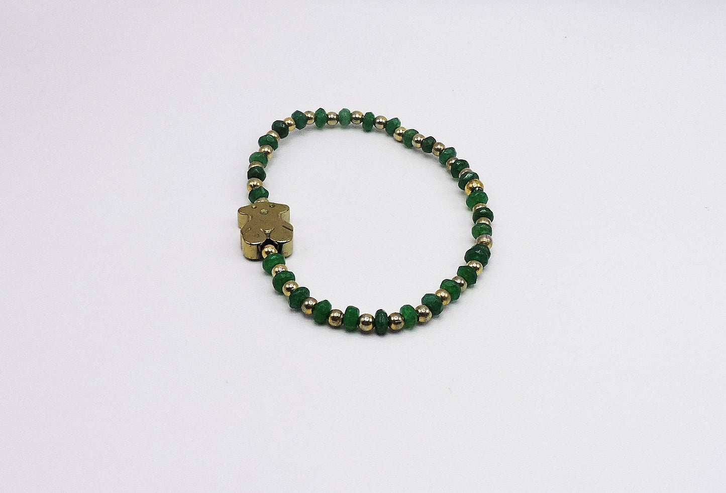 Bracelet made of real green stones, with gold-plated silver nuggets