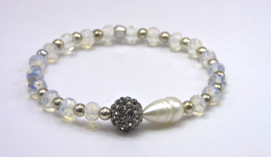 Quartz bracelet with silver beads