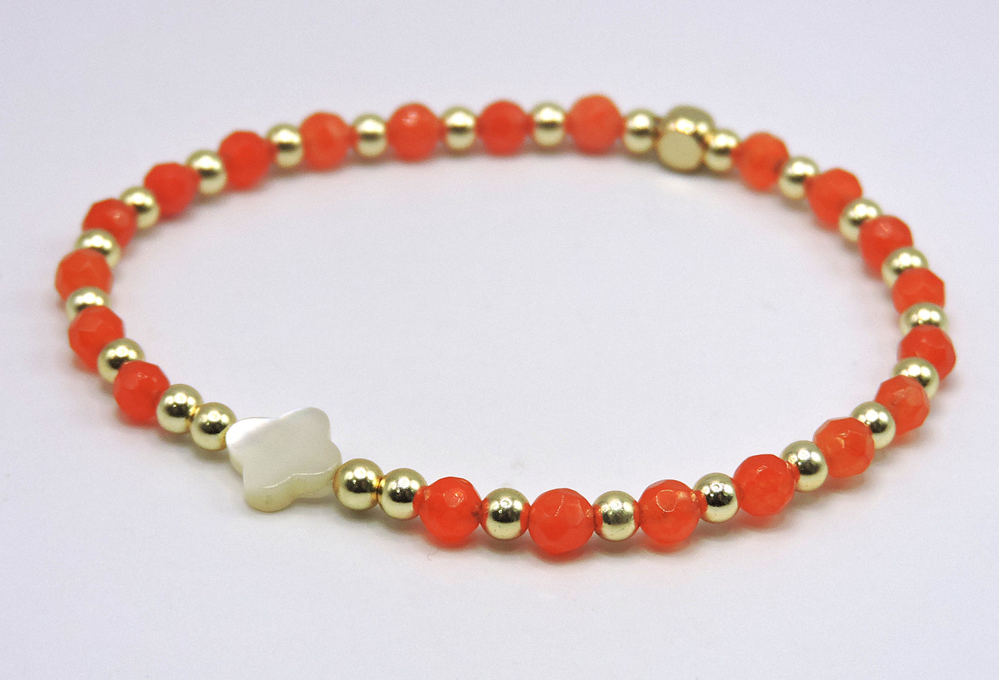 Real stone bracelet in silver with mother of pearl