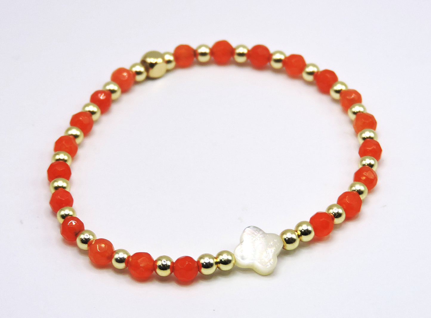 Real stone bracelet in silver with mother of pearl