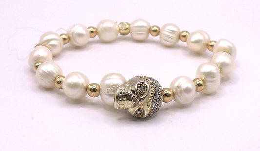 River Pearl Bracelet with Skull in gold-plated silver and zircons.
