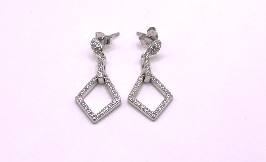 Silver earring with lozenge-shaped zircons