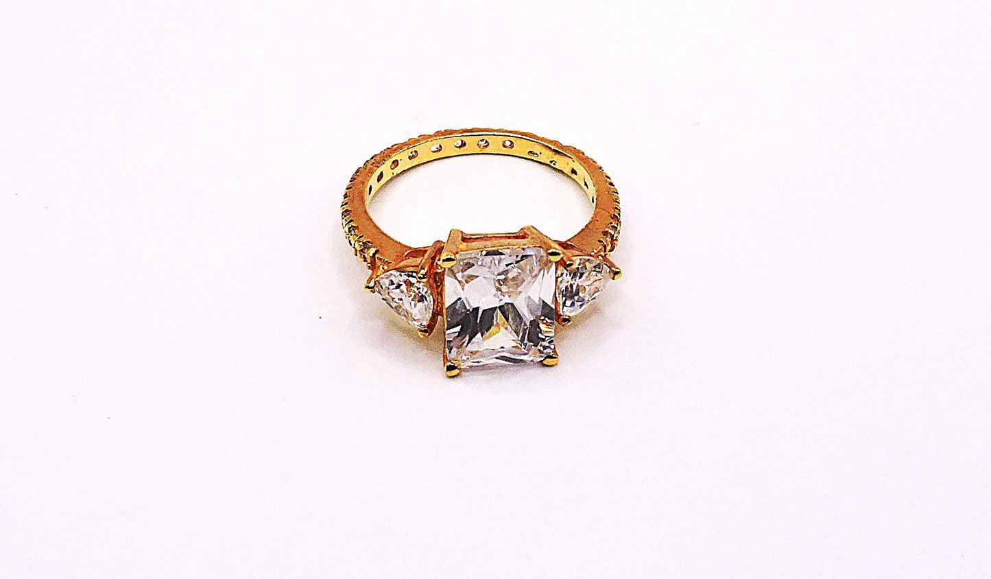 Gold-filled ring with rectangular zircon and a surrounding band 7.5 And 8.5
