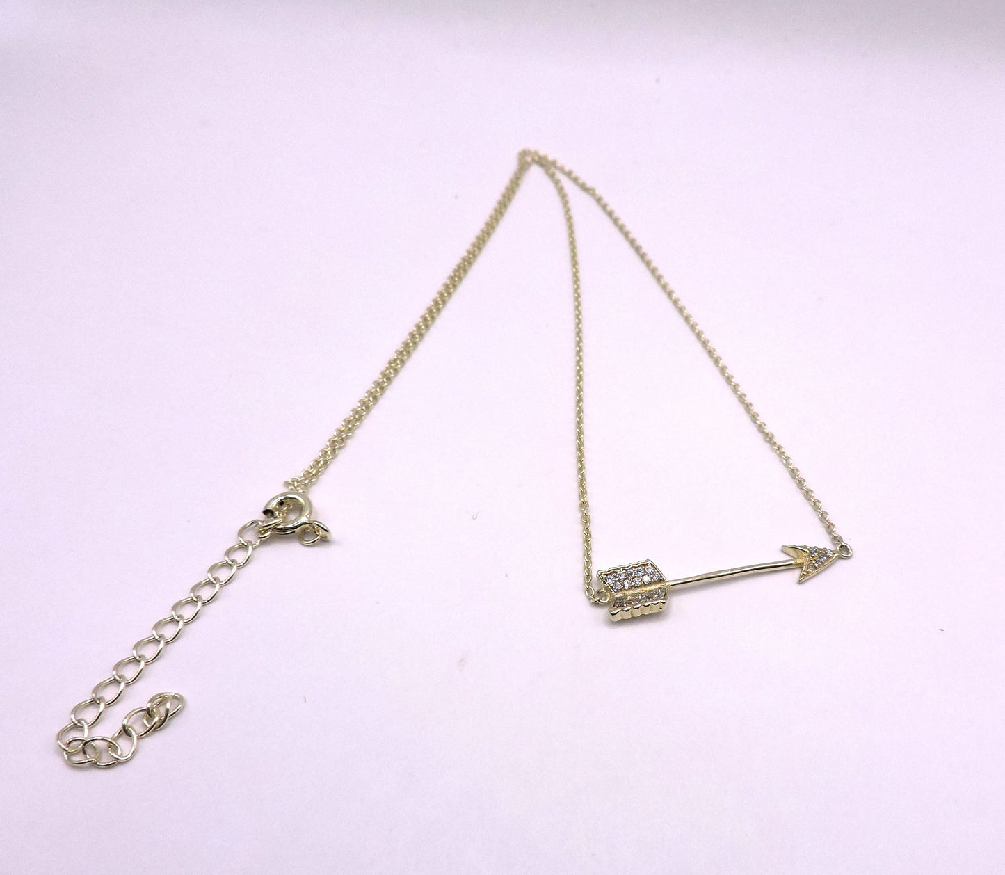 Arrow necklace with zircons