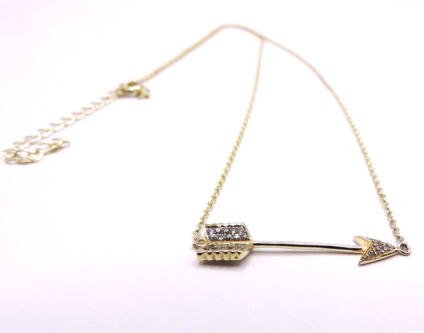 Arrow necklace with zircons