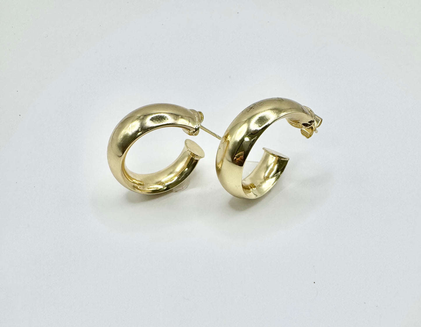 Hoop Earring Medium Hollow  in Gold Filled